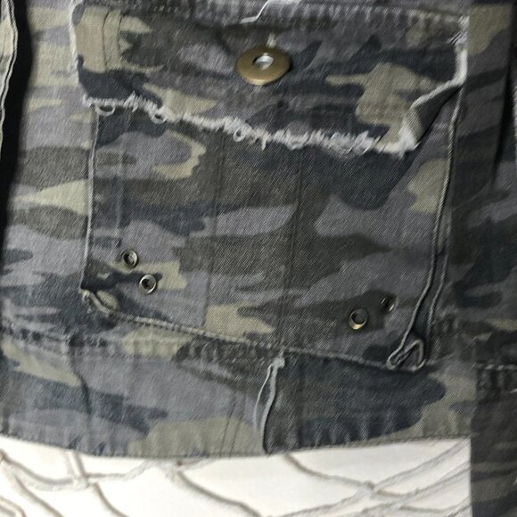 PASSPORT Girls Boho Embroidered and Distressed Camo Jacket L - Picture 4 of 12